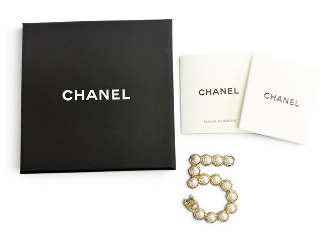 Spilla Chanel 24S Coco Mark No. 5 Pearl D'oro - vista 2