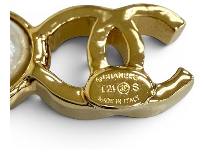 Spilla Chanel 24S Coco Mark No. 5 Pearl D'oro - vista 7