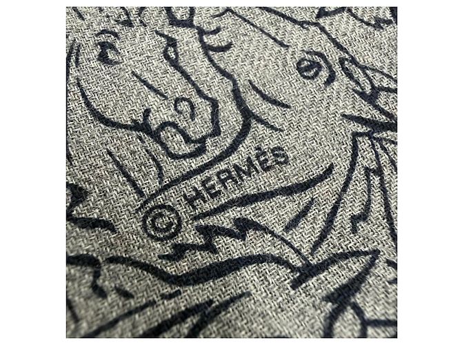 Stola reversibile in cashmere e seta Tissé Hermès Marrone Blu navy - vista 4