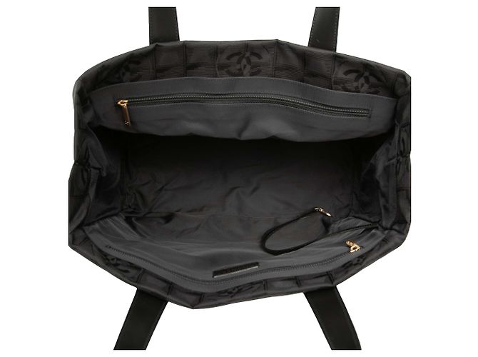 Tote in nylon Chanel Black New Travel Line Nero - vista 4