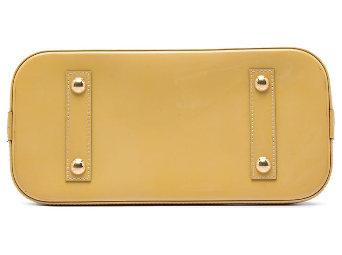 Louis Vuitton Alma PM in Monogram Vernis beige - vista 3