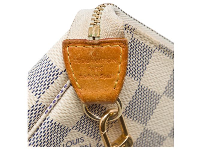 Louis Vuitton Pochette Accessoires in Damier Azur bianco - vista 5