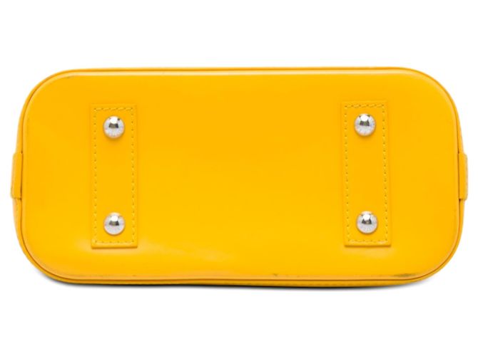 Louis Vuitton Alma BB in pelle Epi gialla Giallo - vista 3