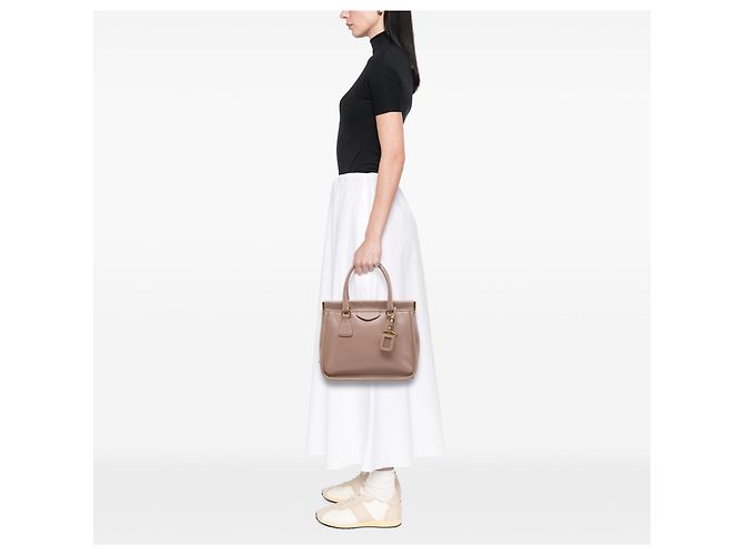 Prada Saffiano Lucido Top Handle Frame Tote in Braun Fleisch - Ansicht 6