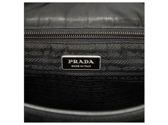 Prada Crossbody Shoulder Bag mit Triangle Logo-Plakette Schwarz - Ansicht 8