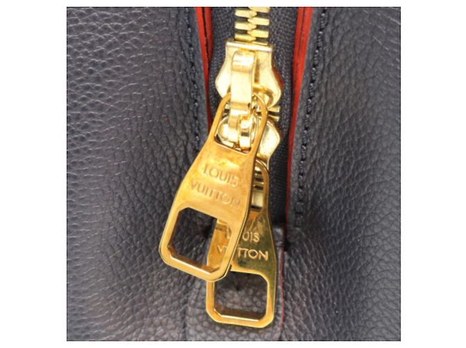 Borsa a tracolla Louis Vuitton Marine Rouge Monogram Empreinte Montaigne BB Rosso Blu navy - vista 9