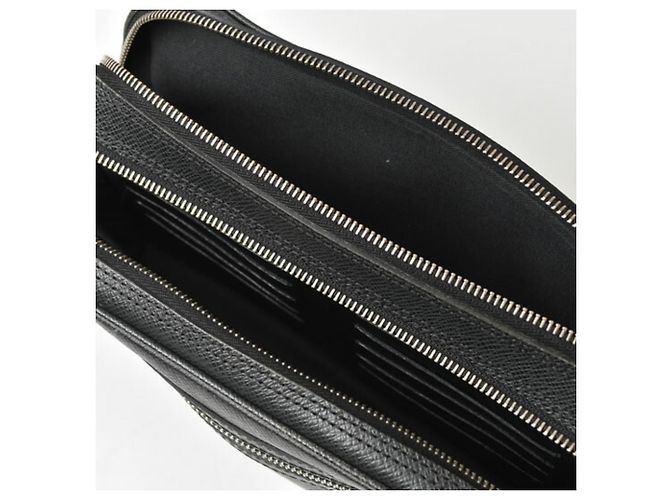 Clutch in pelle Taiga Louis Vuitton Nero Grigio - vista 12