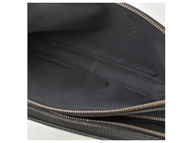 Clutch in pelle Taiga Louis Vuitton Nero Grigio - vista 13
