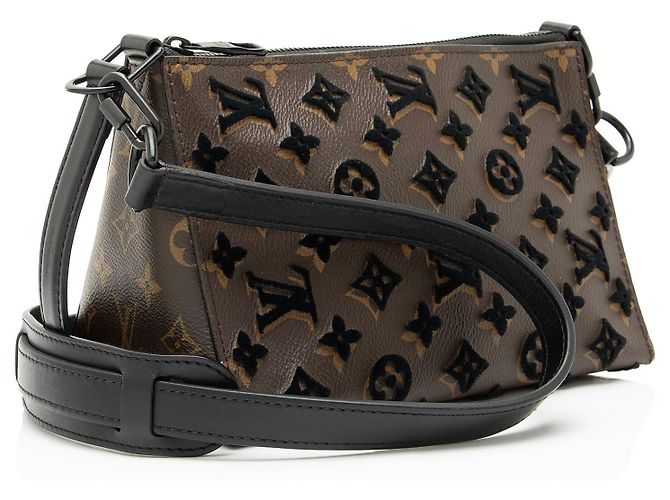 Louis Vuitton Tuffetage Monogram Canvas Triangle Messenger Nero - vista 2