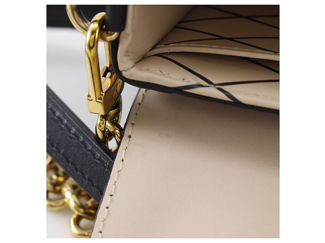 Bolsa de Ombro Pochette Trunk Vertical Louis Vuitton Marrom Monograma - vista 7