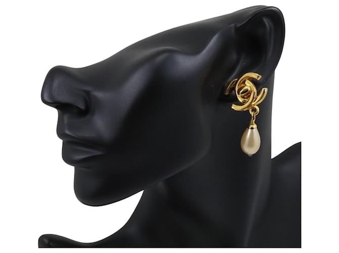 Orecchini Chanel Coco Mark Turnlock Motif - vista 2