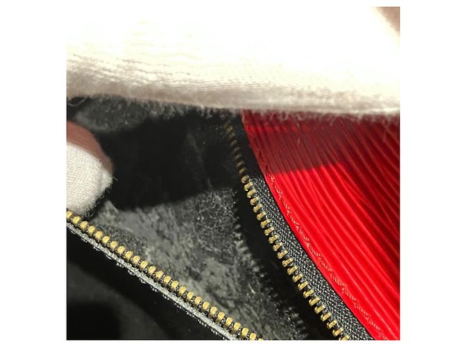 Borsa a Spalla Louis Vuitton Saint Cloud Rosso - vista 6