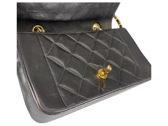 Borsa a tracolla con catena Chanel Diana 22 Nero - vista 21