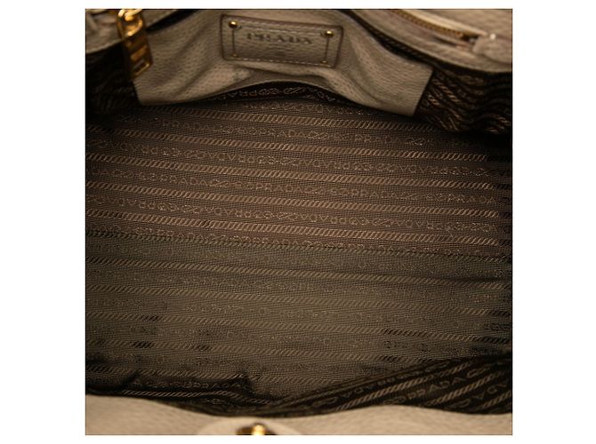 Prada Handtasche mit Triangle-Logo-Plakette Beige - Ansicht 6