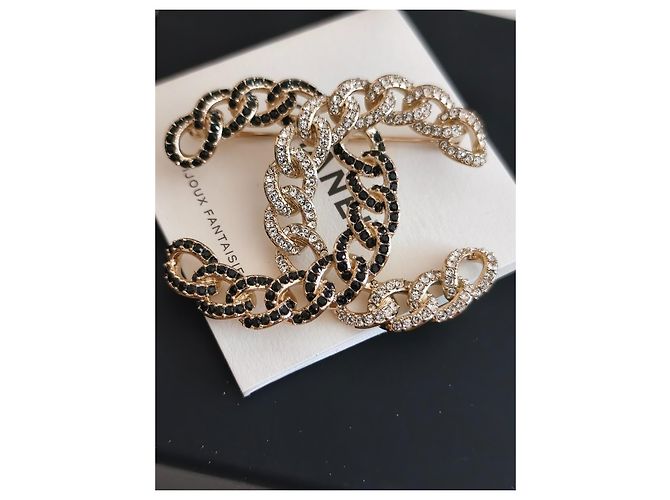 Spilla Chanel Logo CC a Catena con Strass Neri e Bianchi Nero Bianco Gold hardware - vista 5