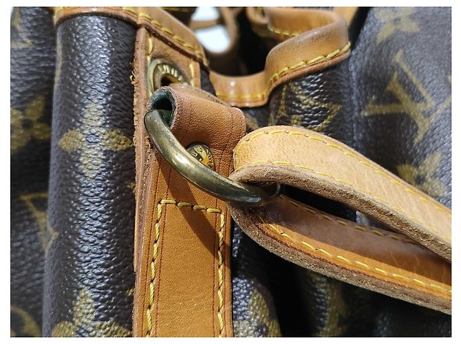 Louis Vuitton Noe in pelle Epi Marrone - vista 3