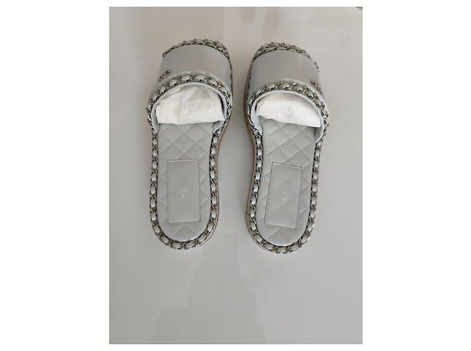 Chanel Mule in Pelle Bianca con Catena Bianco - vista 3