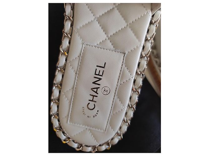 Chanel Mule in Pelle Bianca con Catena Bianco - vista 9