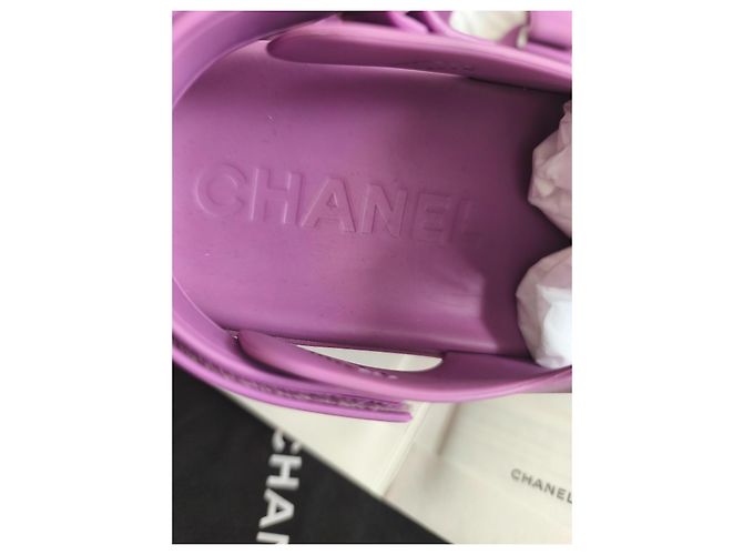 Sandali Chanel in pelle viola con logo CC Porpora - vista 6