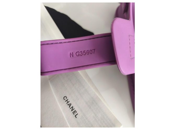 Sandali Chanel in pelle viola con logo CC Porpora - vista 7