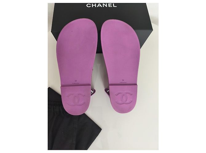 Sandali Chanel in pelle viola con logo CC Porpora - vista 8