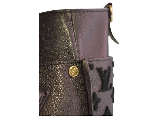 Louis Vuitton On My Side MM Sac Cabas Monogram Tufted Veau Cachemire Noir - vue 10