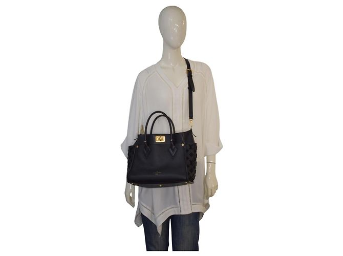 Louis Vuitton On My Side MM Sac Cabas Monogram Tufted Veau Cachemire Noir - vue 13