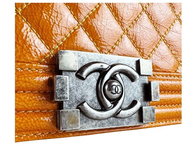 Borsa a tracolla Chanel Boy in pelle arancione - vista 11