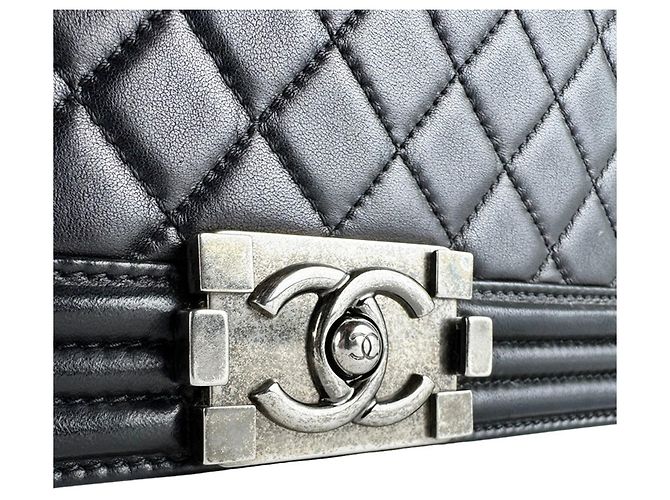 Borsa a tracolla Chanel Boy in agnello Large Nero - vista 11