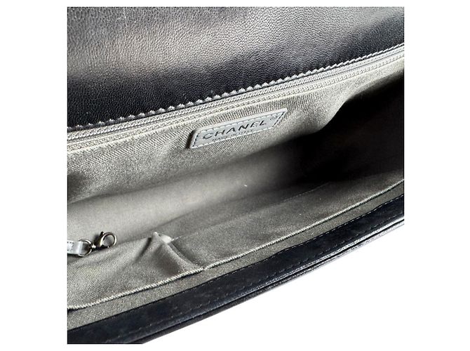 Borsa a tracolla Chanel Boy in agnello Large Nero - vista 5
