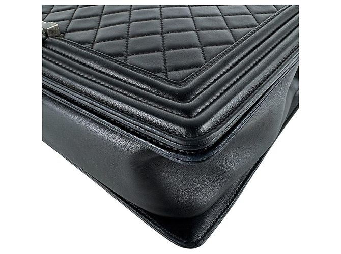 Borsa a tracolla Chanel Boy in agnello Large Nero - vista 8
