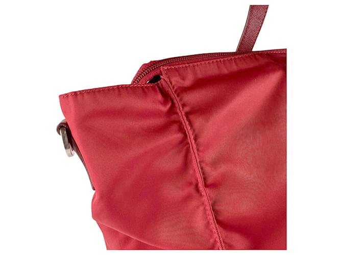 Borsa a tracolla in nylon Prada rossa Rosso - vista 6