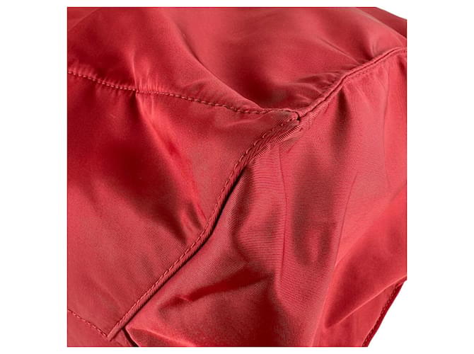 Borsa a tracolla in nylon Prada rossa Rosso - vista 8