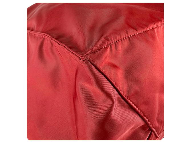 Borsa a tracolla in nylon Prada rossa Rosso - vista 9
