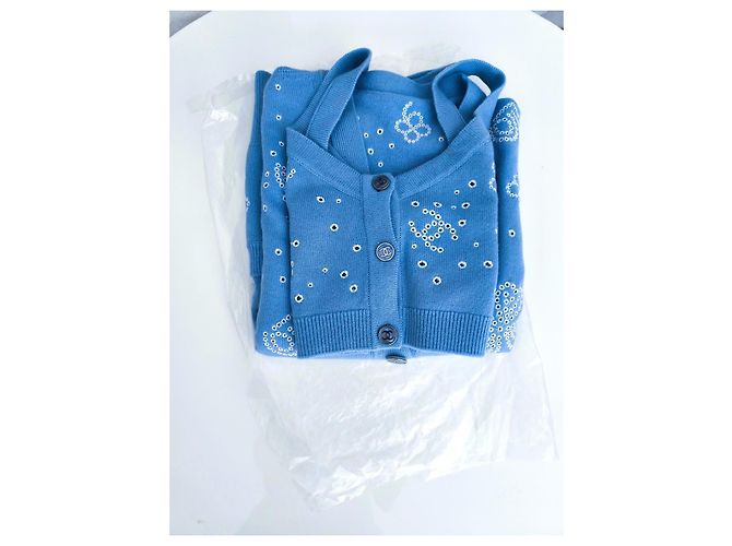 Chanel Hellblaues Kaschmir-Cardigan-Set - Ansicht 10