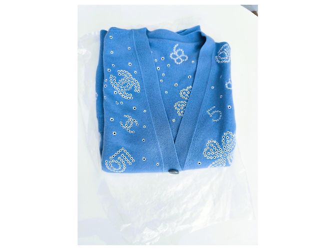 Chanel Hellblaues Kaschmir-Cardigan-Set - Ansicht 11