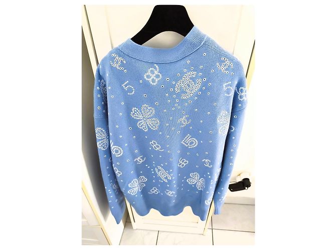 Chanel Hellblaues Kaschmir-Cardigan-Set - Ansicht 2