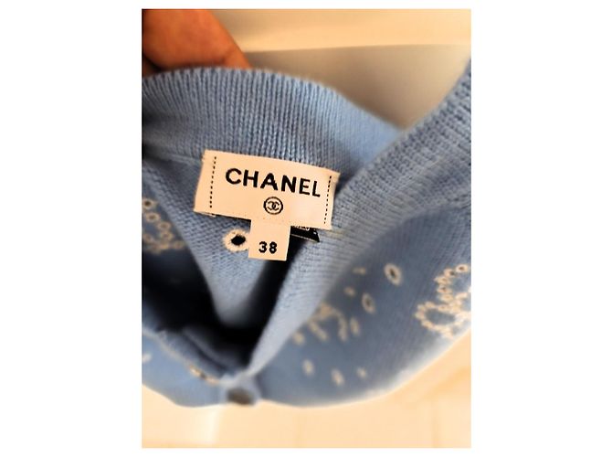 Chanel Hellblaues Kaschmir-Cardigan-Set - Ansicht 5