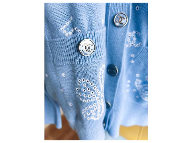 Chanel Hellblaues Kaschmir-Cardigan-Set - Ansicht 9