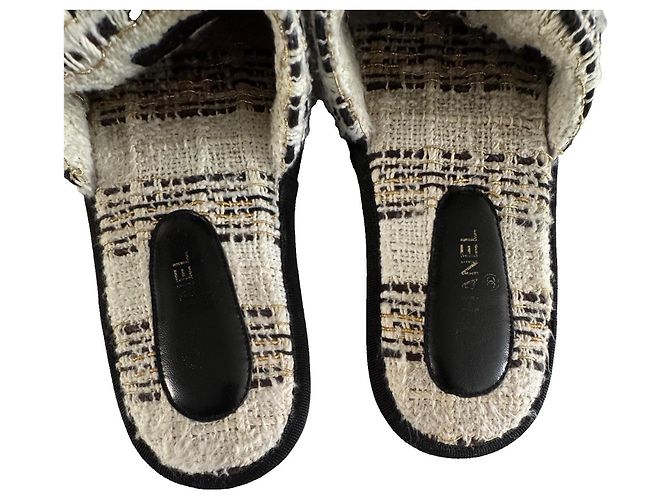 Sandali Chanel CC in Tweed Nero e Bianco D'oro - vista 13
