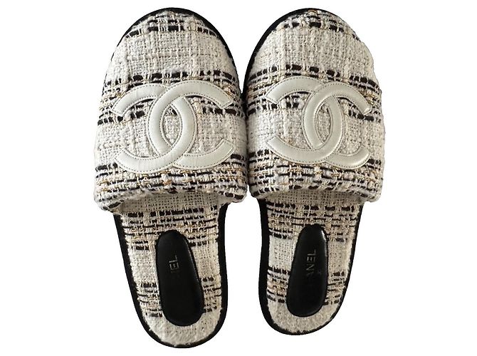 Sandali Chanel CC in Tweed Nero e Bianco D'oro - vista 2