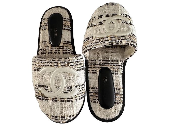 Sandali Chanel CC in Tweed Nero e Bianco D'oro - vista 3