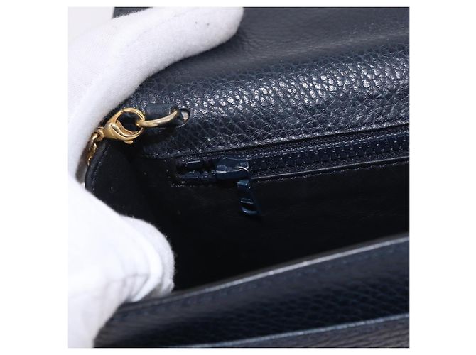 Céline Sac à bandoulière CELINE Medallion Chain en cuir noir et or Auth 189809A Doré - vue 23