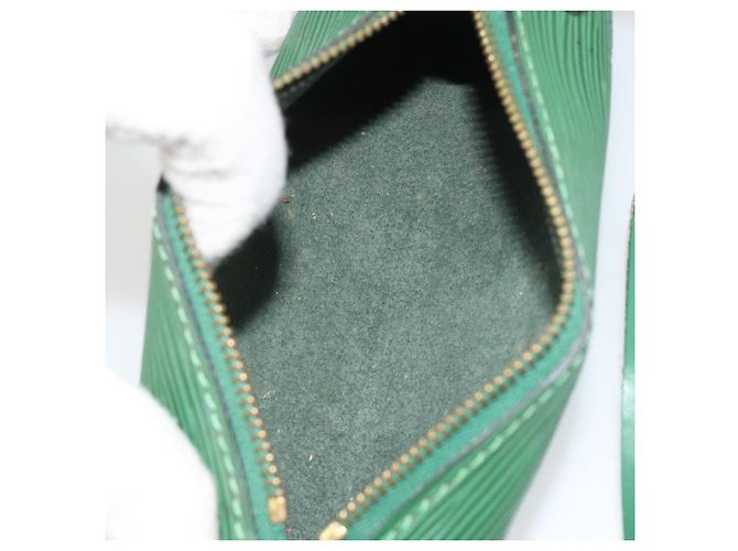 LOUIS VUITTON Epi Soufflot Pouch Green LV Auth 187622 Verde - vista 11