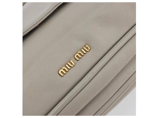 Borsa a Spalla con Catena Miu Miu in Pelle Grigio Oro Auth BA13736V Marrone D'oro - vista 17