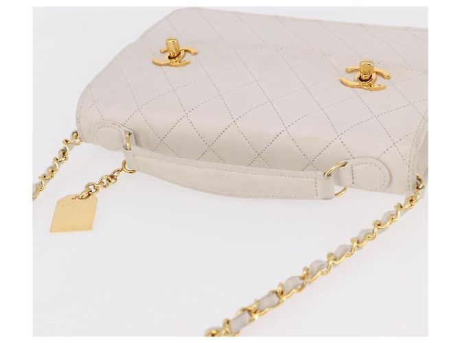 CHANEL Borsa a Catena Matelassé Double Turn Lock in Pelle di Agnello Bianca CC Auth 190079SAV Bianco D'oro - vista 14