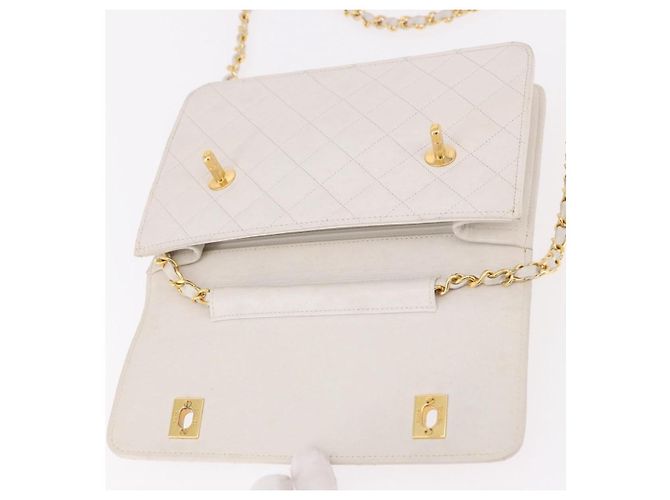 CHANEL Borsa a Catena Matelassé Double Turn Lock in Pelle di Agnello Bianca CC Auth 190079SAV Bianco D'oro - vista 24