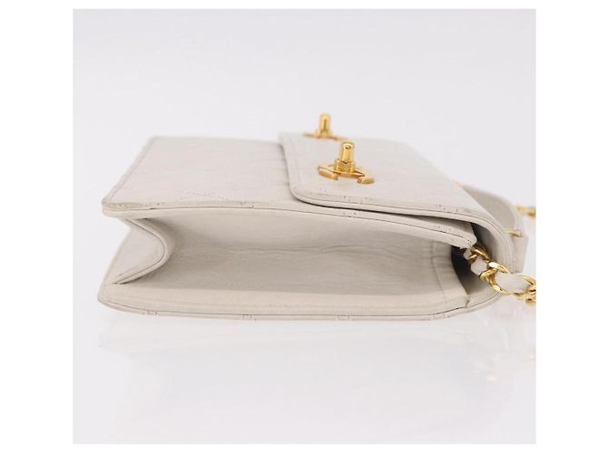 CHANEL Borsa a Catena Matelassé Double Turn Lock in Pelle di Agnello Bianca CC Auth 190079SAV Bianco D'oro - vista 3