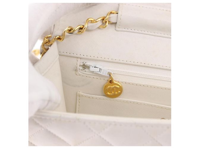CHANEL Borsa a Catena Matelassé Double Turn Lock in Pelle di Agnello Bianca CC Auth 190079SAV Bianco D'oro - vista 31