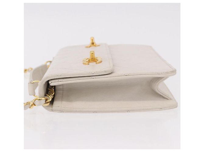CHANEL Borsa a Catena Matelassé Double Turn Lock in Pelle di Agnello Bianca CC Auth 190079SAV Bianco D'oro - vista 4